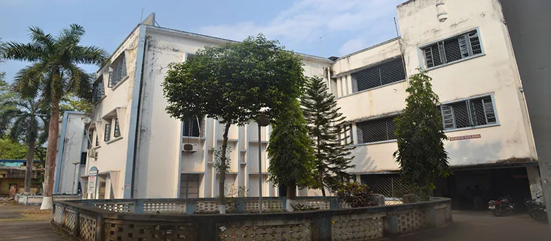 Jhargram Raj College campus building